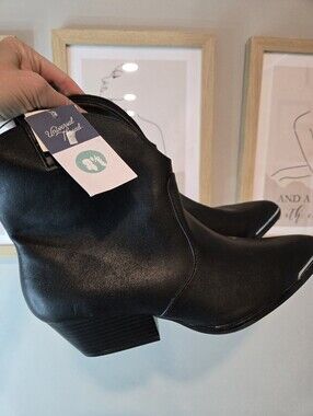 Black Women's Pointed Toe Ankle Boots